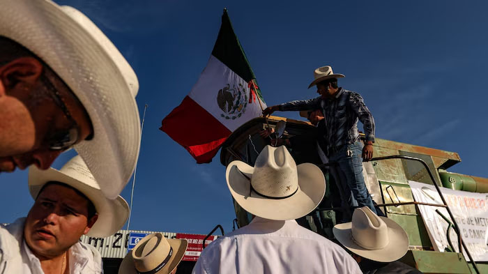 Transportistas y campesinos amagan con bloqueos la próxima semana