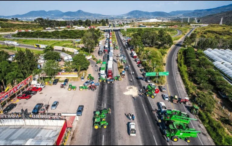 Anuncian “bloqueos navideños” en todo el país transportistasy campesinos