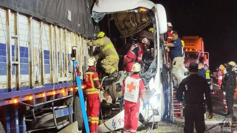 Accidente carretero: 35 heridos y dos fallecidas