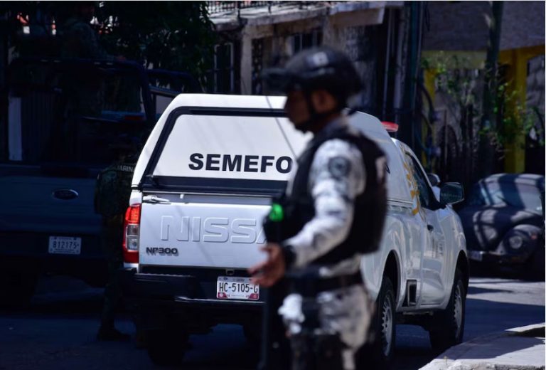 Hallan el cuerpo de elemento de la Guardia Nacional en carretera de Acapulco, tenía huellas de violencia