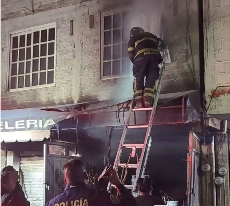 Incendio en vivienda de la alcaldía Iztapalapa deja dos mujeres sin vida y varios lesionados