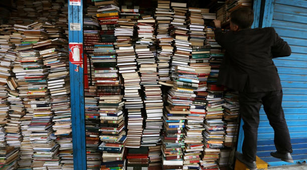 EU prohíbe libros de García Márquez, Isabel Allende y Laura Esquivel
