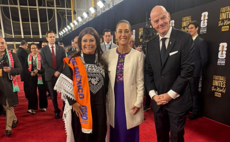 Claudia Sheinbaum llega a la alfombra roja del sorteo del Mundial 2026