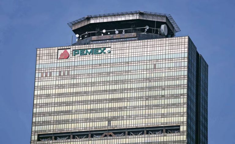 AMLO apoyó con 3 bdp a Pemex y sigue como la más endeudada: IMEF