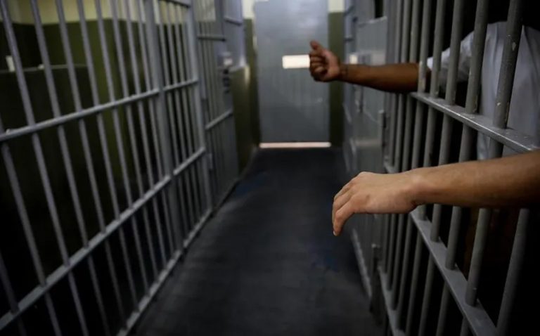 Inmunizan a 30 mil reos en penales federales