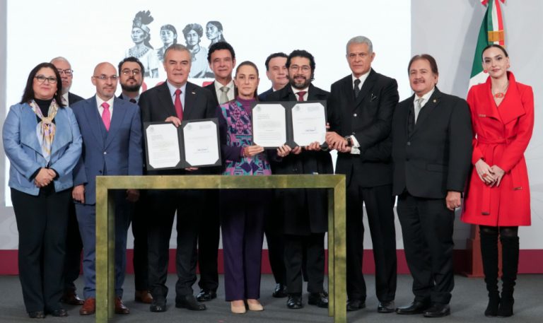 Sheinbaum anuncia aumento al salario mínimo de 13%; será de 9 mil 582.47 pesos para 2026