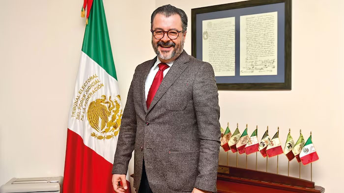 Gilberto Bátiz a favor de separar elecciones intermedias y la judicial en 2027