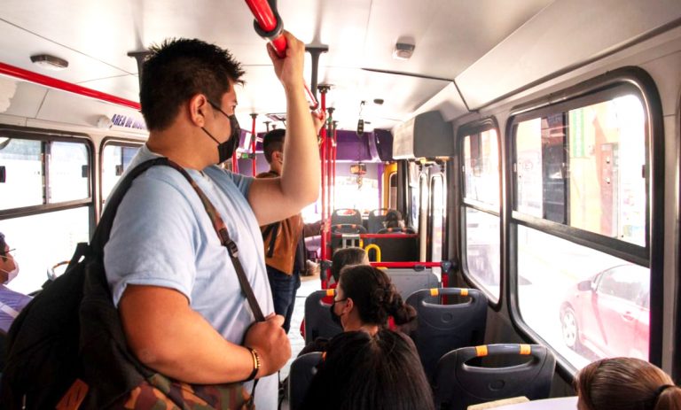 Capturan a extorsionadoras de operadores de transporte público