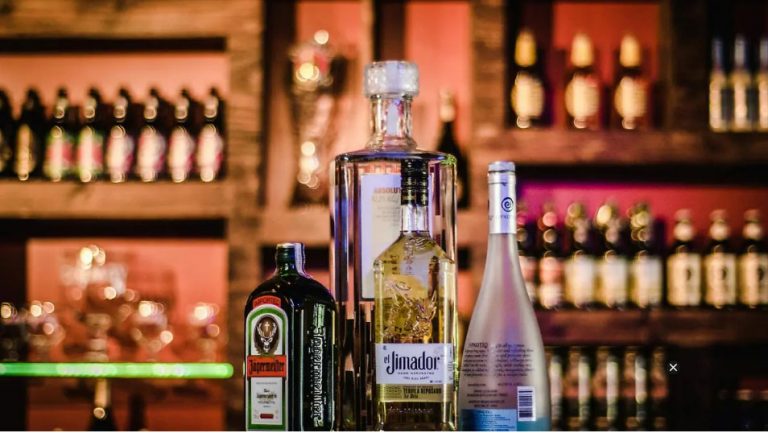 Alerta por bebidas adulteradas en México, este fin de año