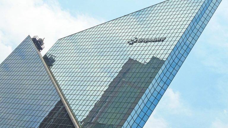 Bolsa mexicana se mantiene firme cerca de máximos históricos