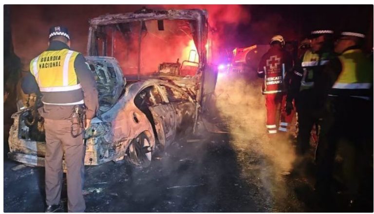 Cuatro muertos por choque entre autobús y auto en la México–Cuernavaca