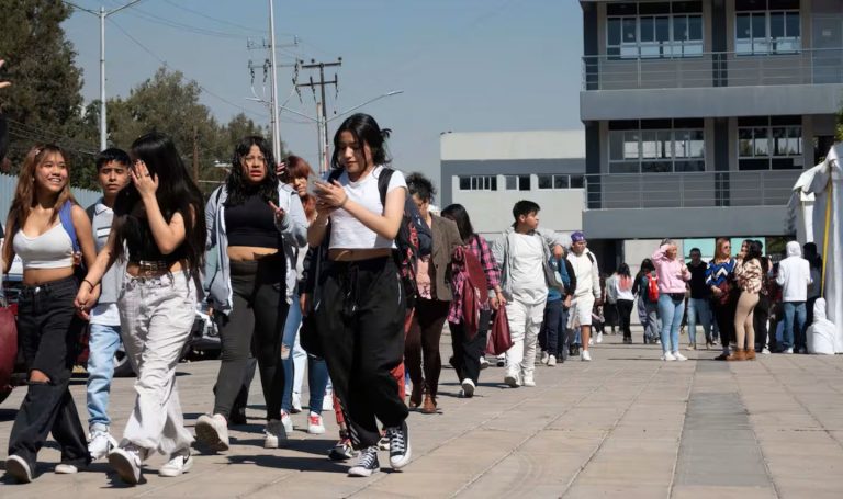 México, último lugar de la OCDE en titulados y menor inversión educativa