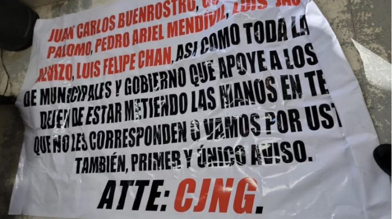 Amenazan con narcomantas a mandos policiacos, en Mexicali