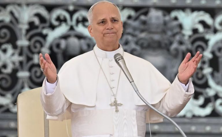 Papa alerta sobre impacto social de los algoritmos, no son la verdad