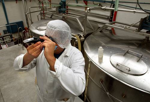 Salario mínimo al alza, incrementos salariales a la baja en 2026