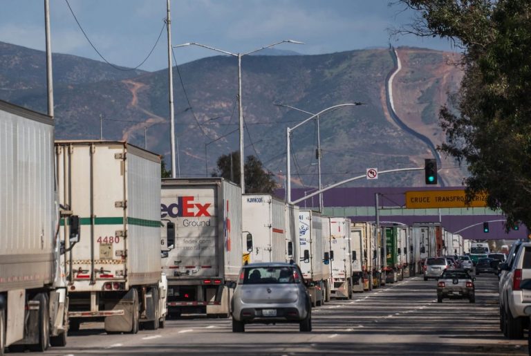 Expedientes por daños al erario en aduanas suman 52 mil 014 mdp, alerta SAT