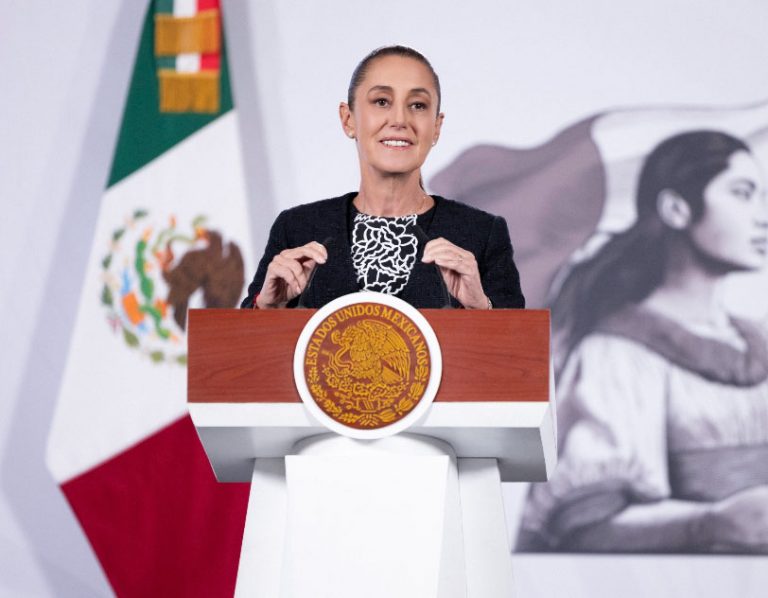 Marx Arriaga no quiso incluir heroínas nacionales en libros de texto, Sheinbaum