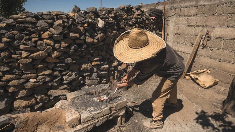 El 50% de nacidos en el nivel económico más bajo no lo superan: CEEY