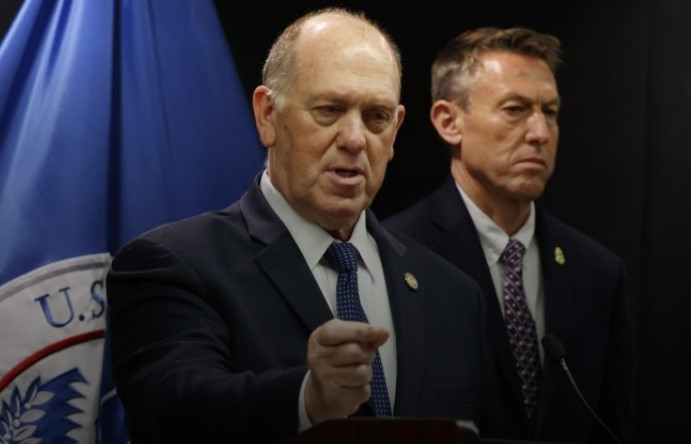 EE. UU. frena operativo migratorio en Minneapolis tras crisis y protestas