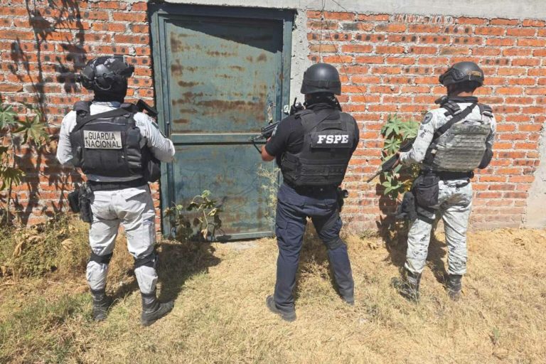 Descubren depósitos subterráneos con 55 mil litros de huachicol