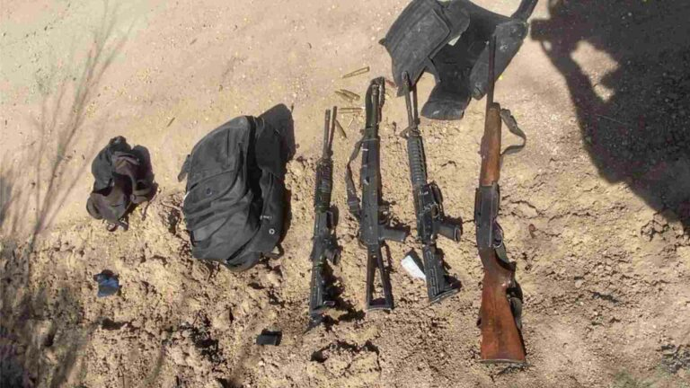 Incursión aérea y terrestre a Badiraguato; decomisan armas, cartuchos y equipo táctico