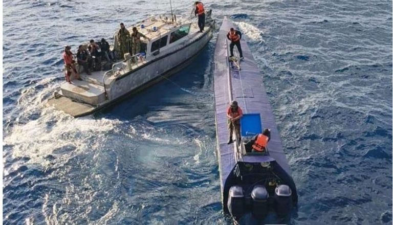 Marina intercepta semisumergible con cuatro toneladas de cocaína en Manzanillo, detienen a tres personas