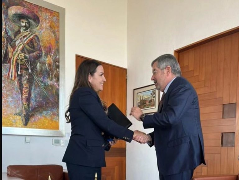 Reunión de Zarina anti drogas con De la Fuente para reforzar cooperación