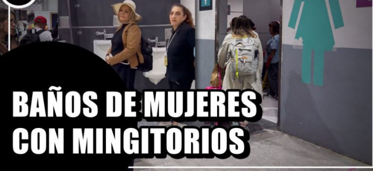 Baños de mujeres en el AICM tienen mingitorios de varones