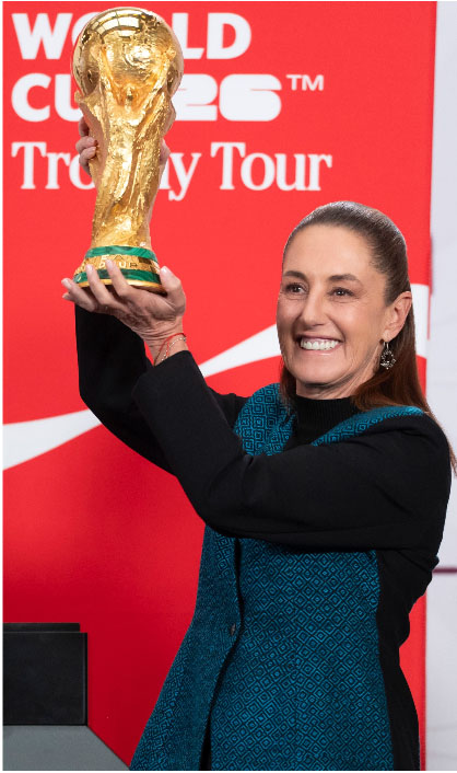 Presentan Copa del Mundo, en Palacio Nacional