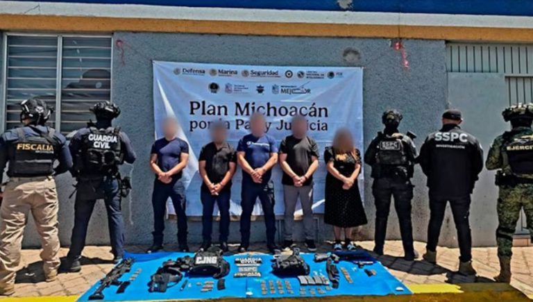Operativo «Enjambre» en Michoacán, cinco funcionarios detenidos por vínculos con el CJNG