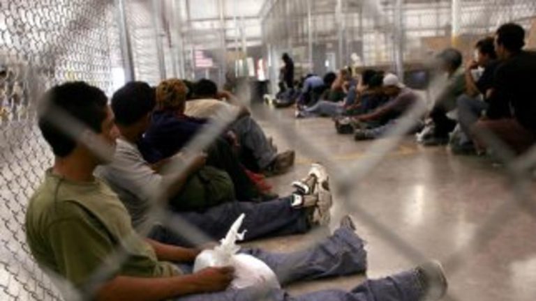 Más de 20,000 mexicanos en centros de detención de ICE con procesos activos