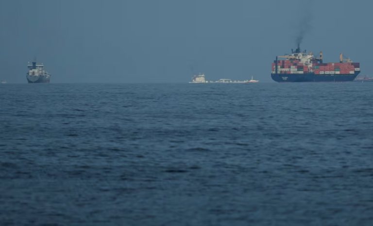 Trump amenaza con bombardear Irán para reabrir el Estrecho de Ormuz