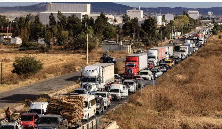 Transportistas, agricultores y campesinos anuncian paro nacional, en México