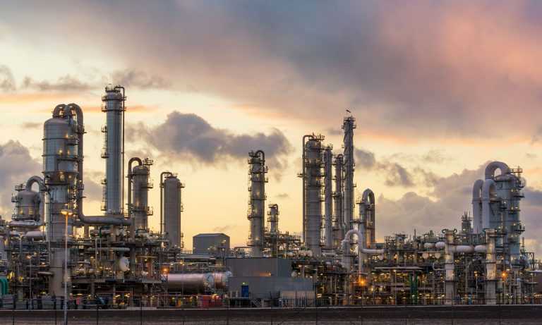 Exportaciones de Pemex se desploman a su peor nivel en dos décadas