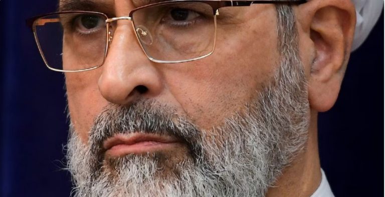 Régimen de Irán nombró al ayatollah Alireza Arafi para integrar el consejo de liderazgo interino tras la muerte de Khamenei