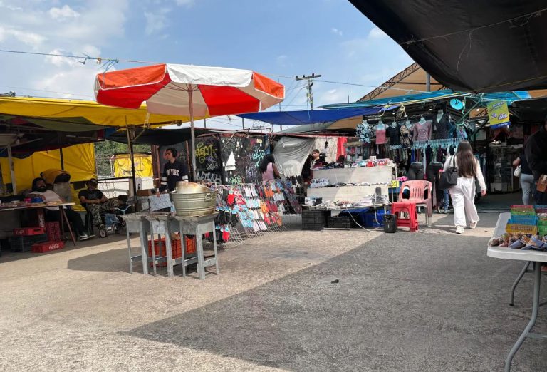 Esconden a ambulantes del Estadio Azteca por obras del Mundial