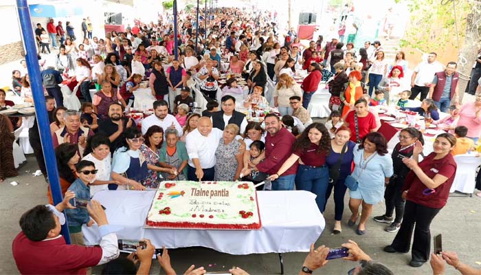 Lleva Raciel Pérez alegría y reconocimiento a madres de Tlalnepantla