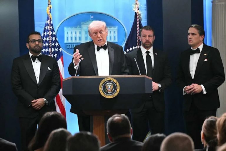 Donald Trump atribuyó ataque en cena de corresponsales a posible odio anticristiano