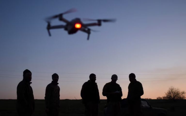Ucrania anunció que sus operadores de drones pueden derribar objetivos desde miles de kilómetros de distancia