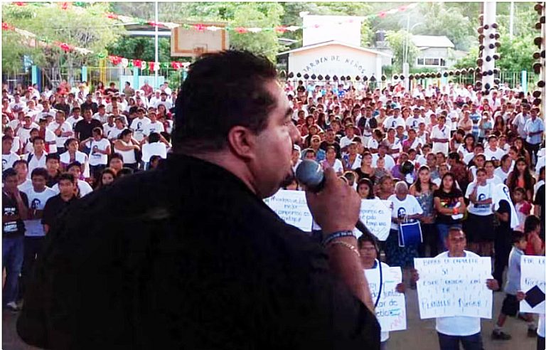 Asesinan a exalcalde Francisco Gijón durante evento en San Miguel del Puerto, Oaxaca