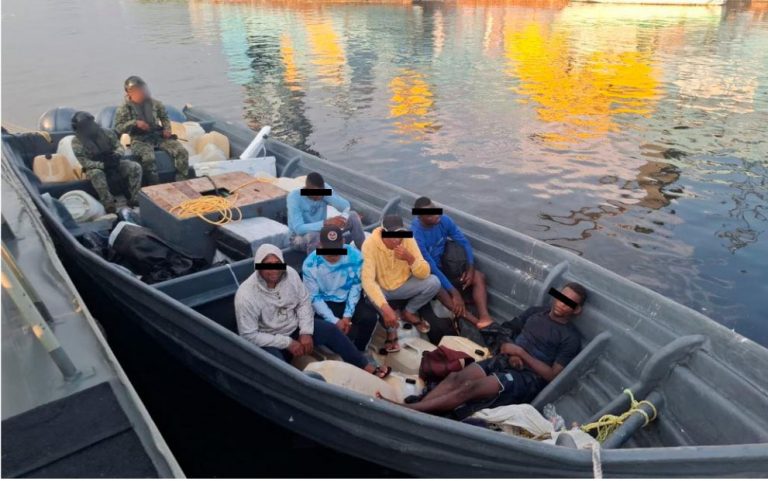 Federales detienen a seis personas, les aseguran cerca de una tonelada de cocaína, en Chiapas