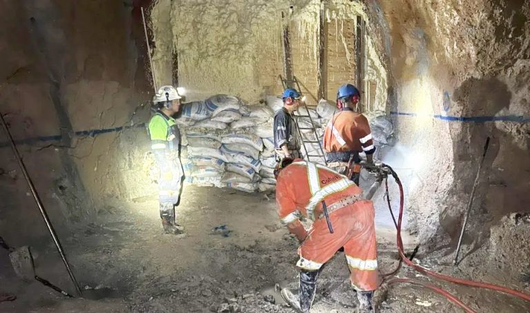 Autoridades federales intensifican rescate de mineros de la “Santa Fe”