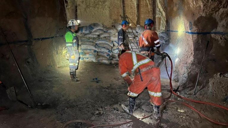 Condiciones de mina comprometen rescate de 3 mineros en Santa Fe
