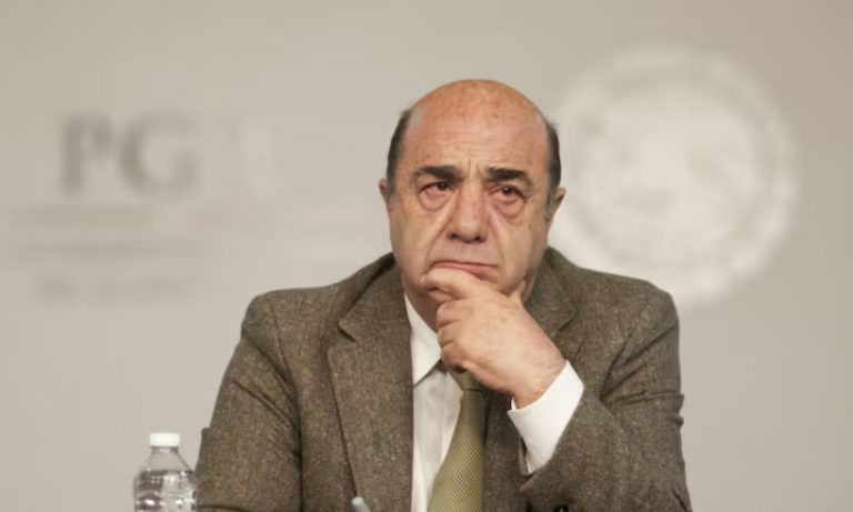 Murillo Karam, grave en terapia intensiva