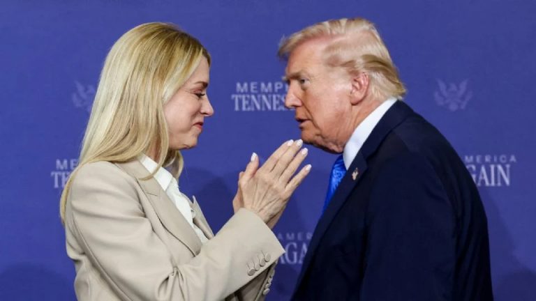 Trump destituye a Pam Bondi en medio de polémicas