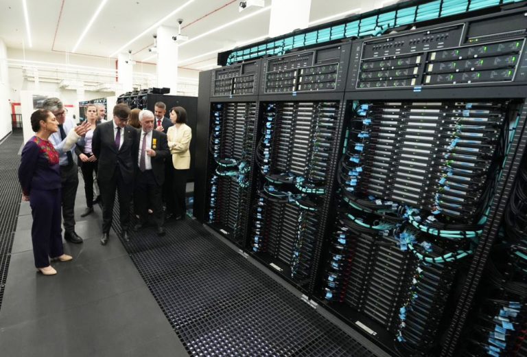 Sheinbaum pardo de visita el Centro Nacional de Supercomputación de Barcelona