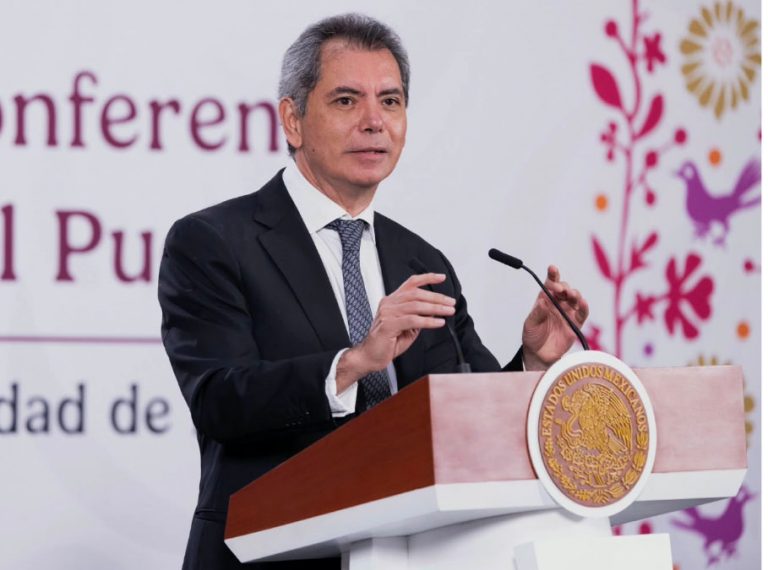 Gobierno de México anuncia acuerdo con bancos para reducir cobro con tarjeta en gasolineras