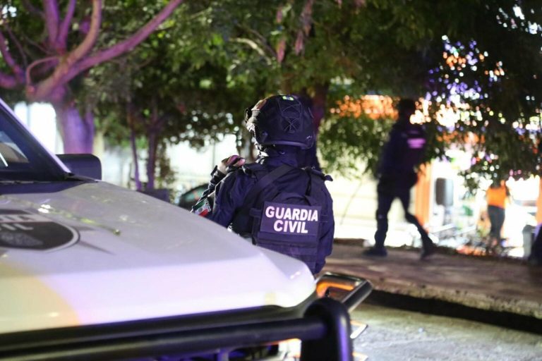 Descubren en vehículo cinco cuerpos calcinados