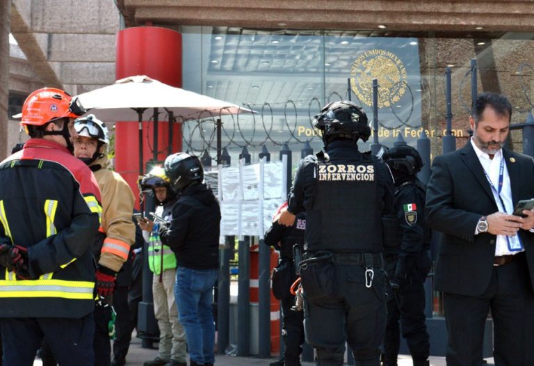 Trabajadores del PJF desalojan instalaciones de San Lázaro, tras amenaza de bomba