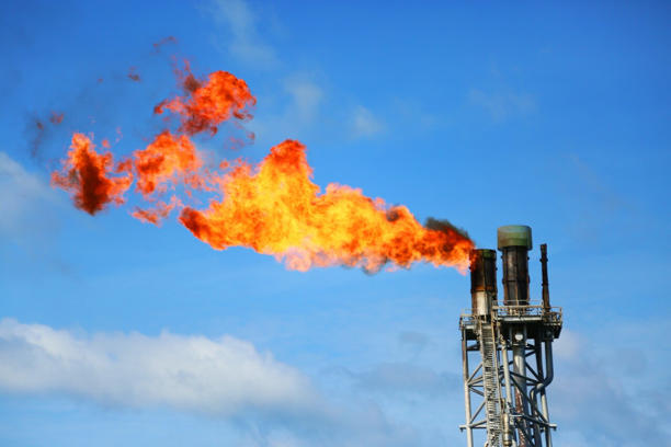 Se disparan las emisiones de gas natural de Pemex e importa más